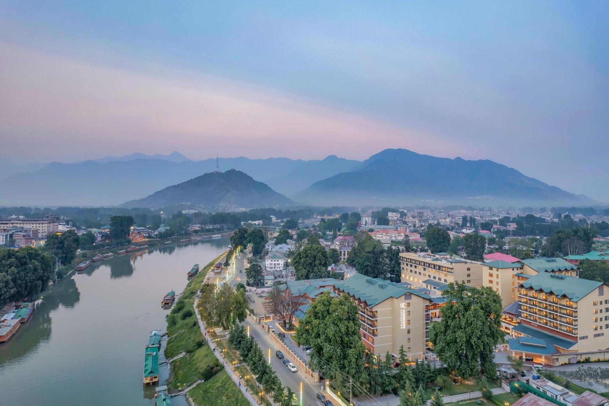 Radisson Collection Hotel & Spa, Riverfront Srinagar 外观 照片