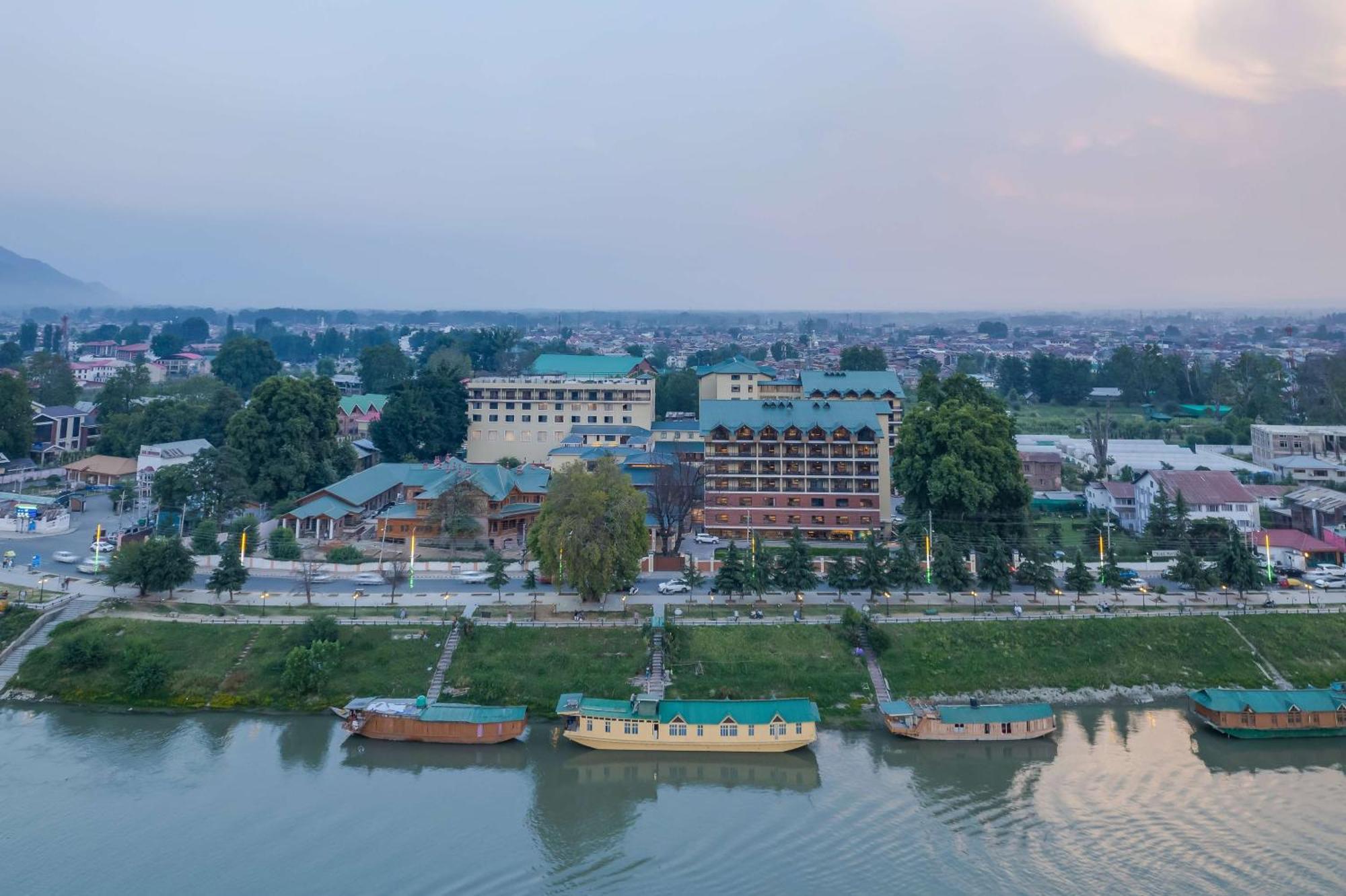 Radisson Collection Hotel & Spa, Riverfront Srinagar 外观 照片