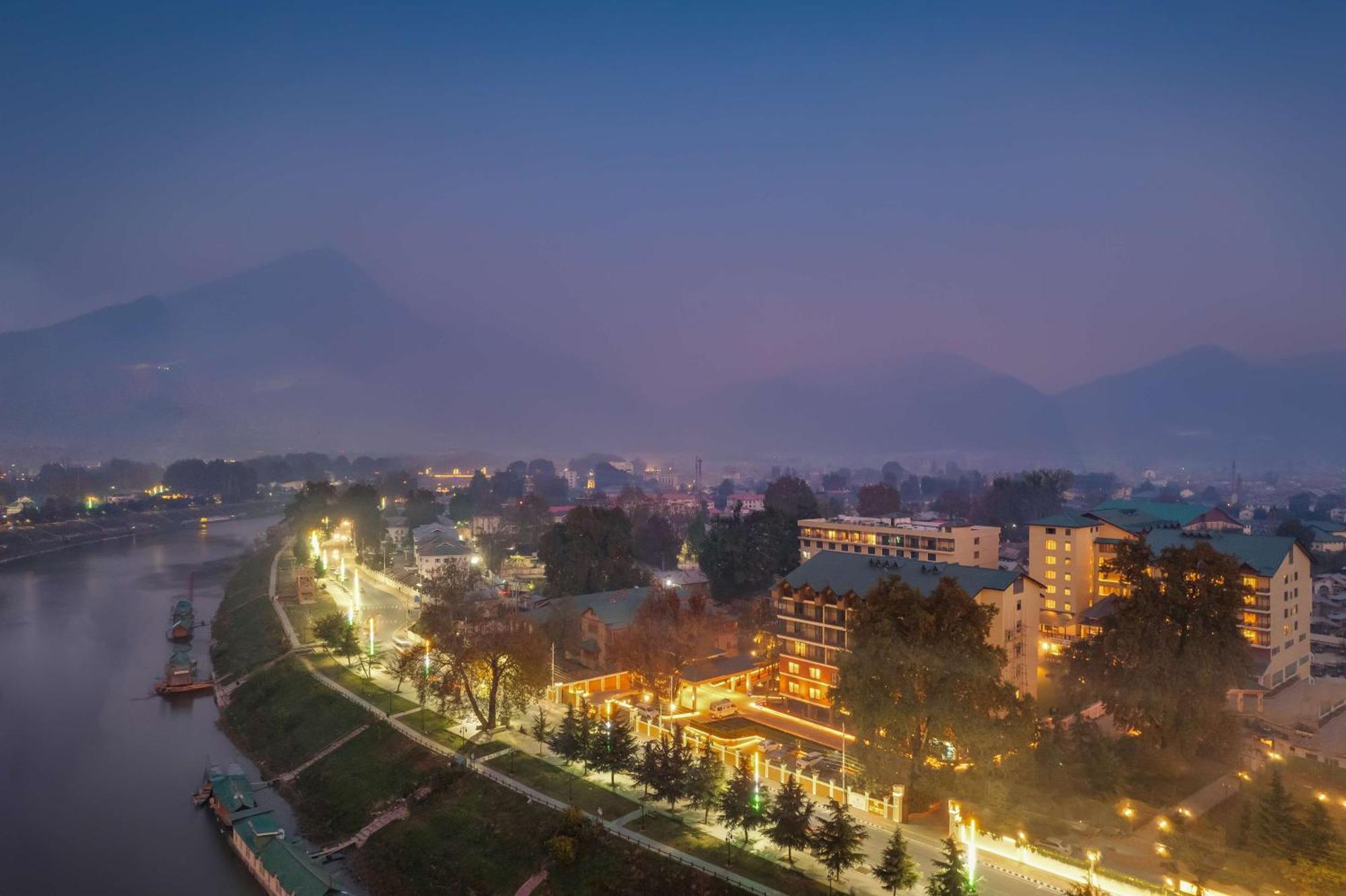 Radisson Collection Hotel & Spa, Riverfront Srinagar 外观 照片