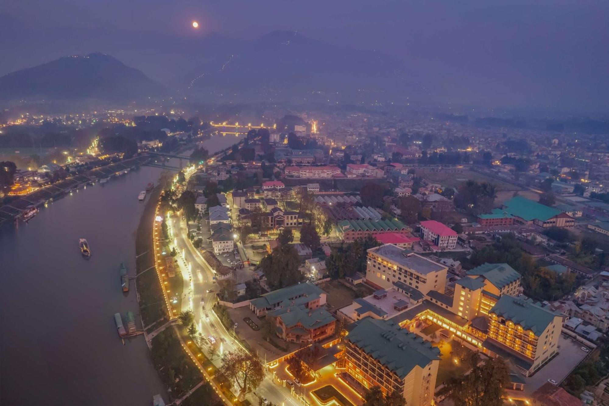 Radisson Collection Hotel & Spa, Riverfront Srinagar 外观 照片